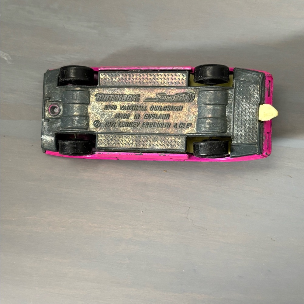 vintage 1971 Lesney Matchbox Superfast No. 40 Vauxhall Guildsman in hot pink. - Picture 2 of 2